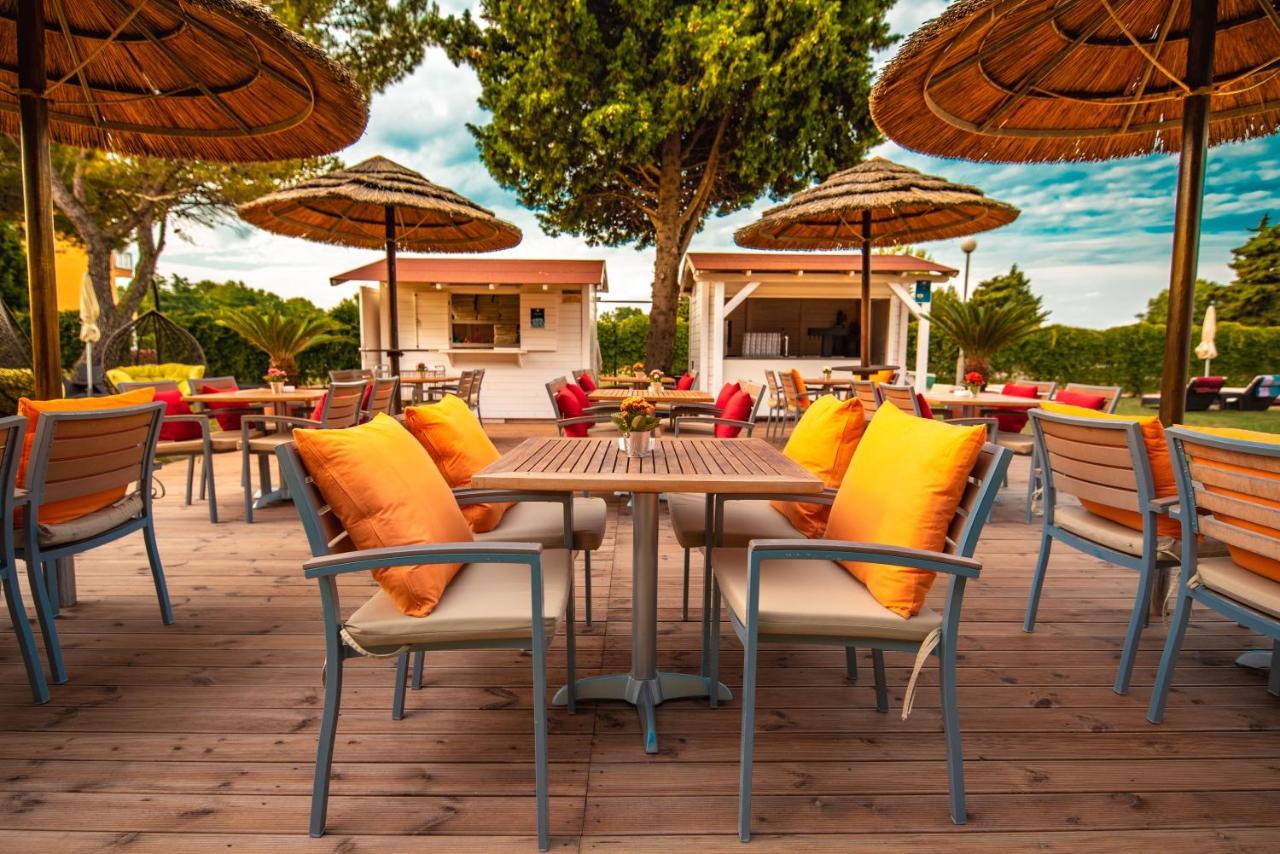 Arena Hotel מדולין מראה חיצוני תמונה