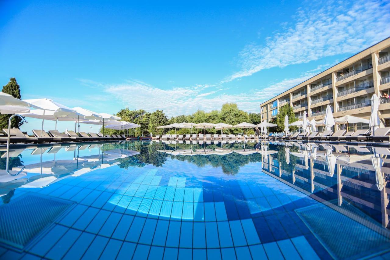 Arena Hotel מדולין מראה חיצוני תמונה