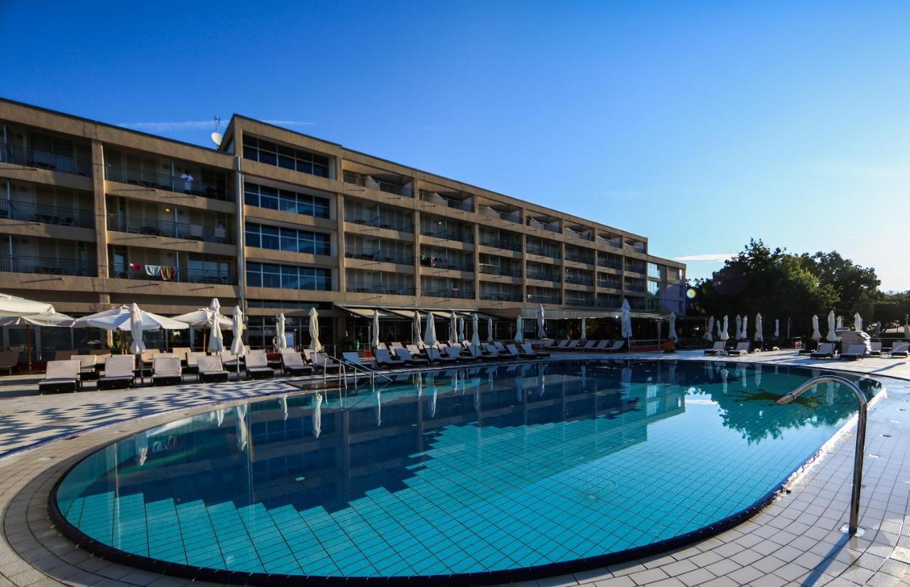Arena Hotel מדולין מראה חיצוני תמונה