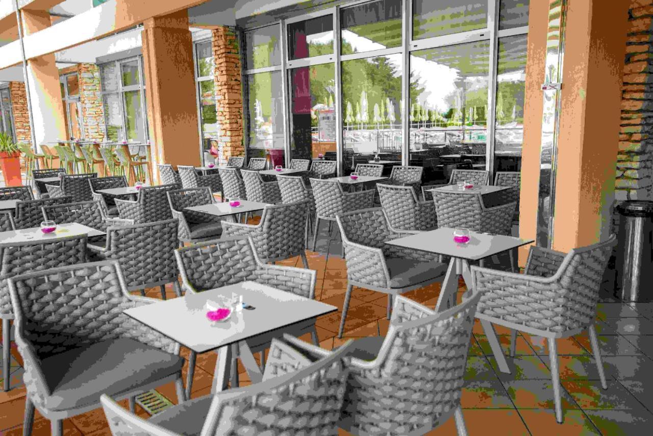 Arena Hotel מדולין מראה חיצוני תמונה