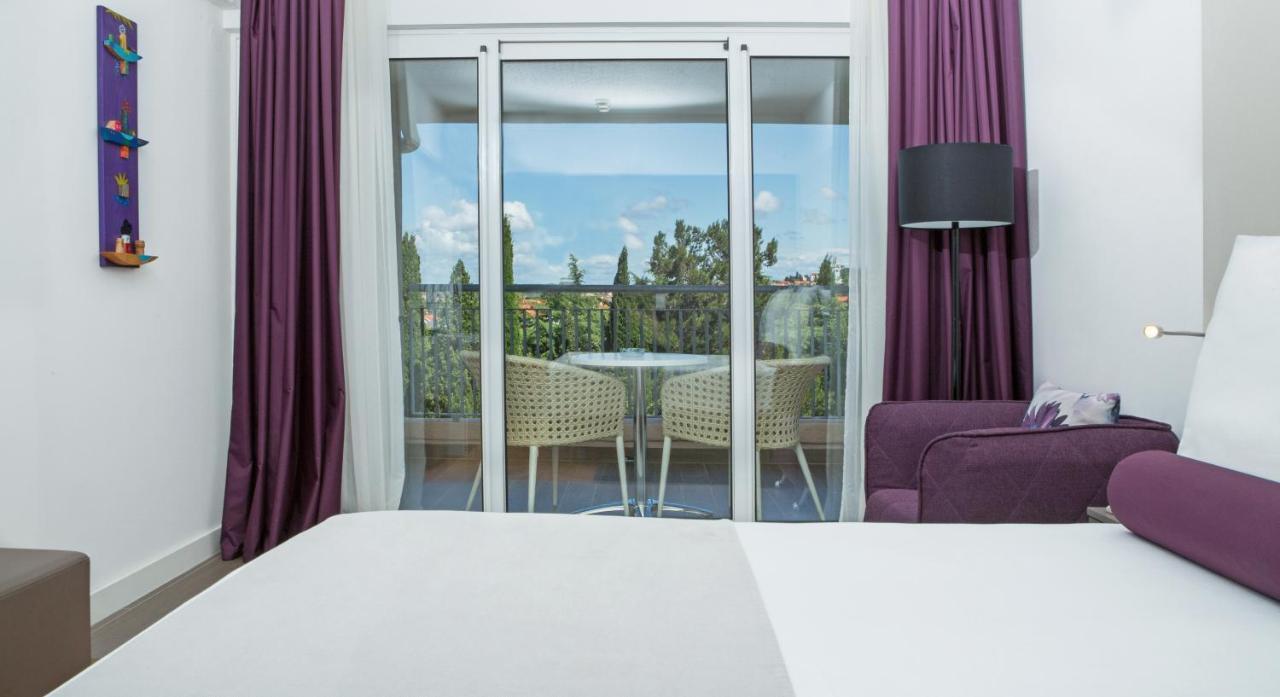 Arena Hotel מדולין מראה חיצוני תמונה