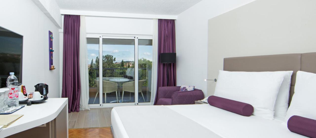 Arena Hotel מדולין מראה חיצוני תמונה