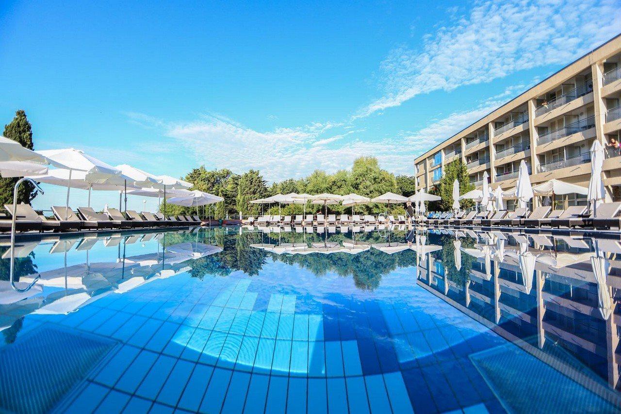 Arena Hotel מדולין מראה חיצוני תמונה