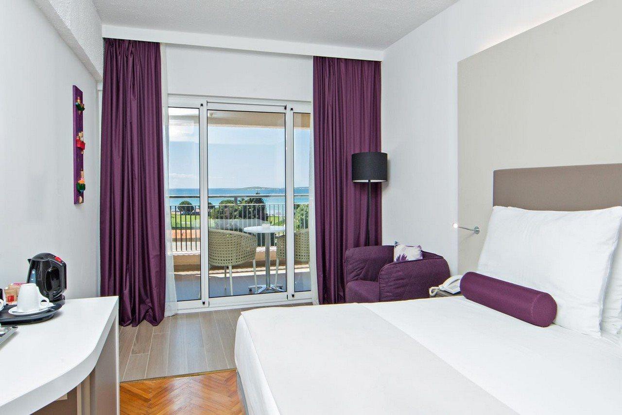 Arena Hotel מדולין מראה חיצוני תמונה