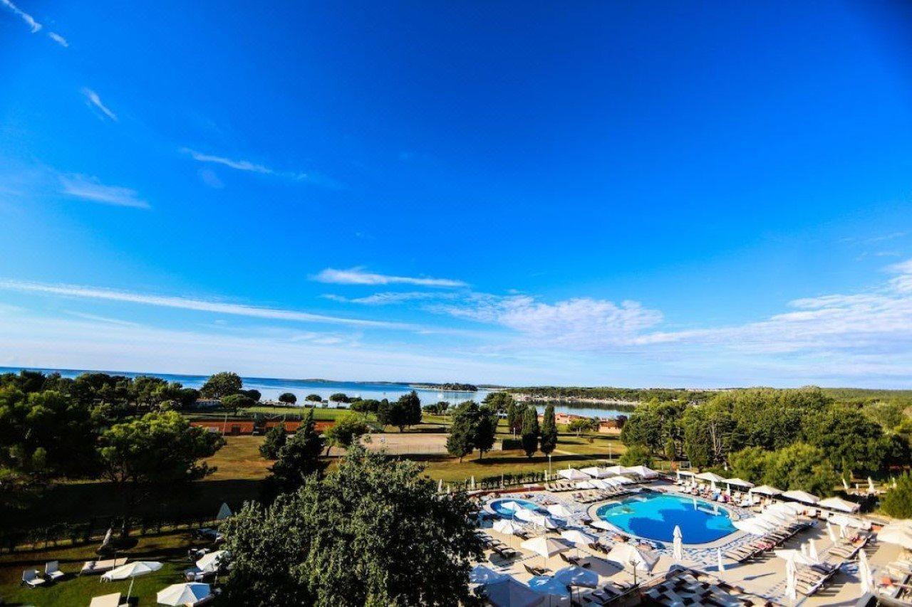Arena Hotel מדולין מראה חיצוני תמונה